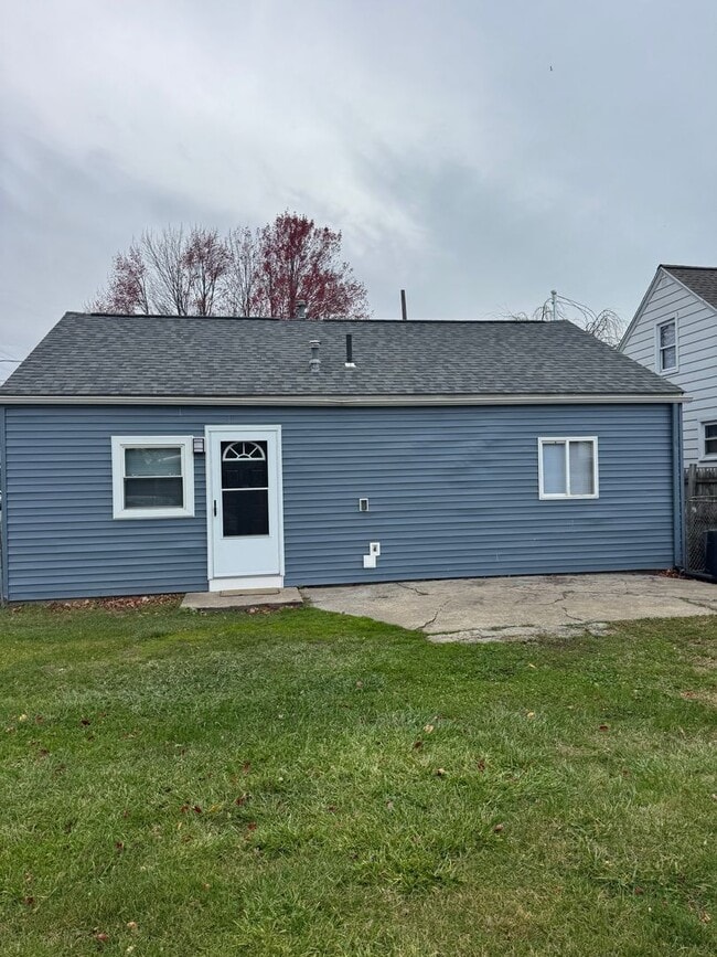 Building Photo - Newly remodeled 2 bedroom home