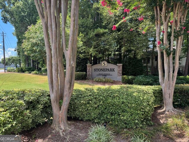 Foto del edificio - 5005 Wingate Way