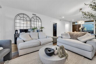 Building Photo - 8925 W Flamingo Rd