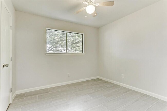 Foto del edificio - 6800 Wentworth Dr