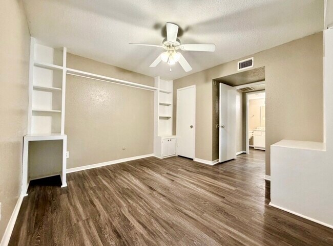 Foto del edificio - 9350 Country Creek St