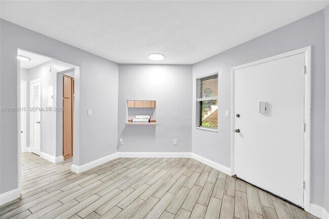 Foto del edificio - 1631 NE Miami Gardens Dr