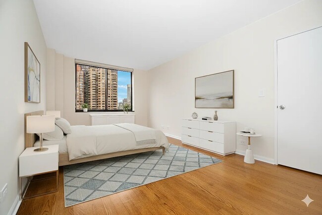 Foto del edificio - 245 E 44th St