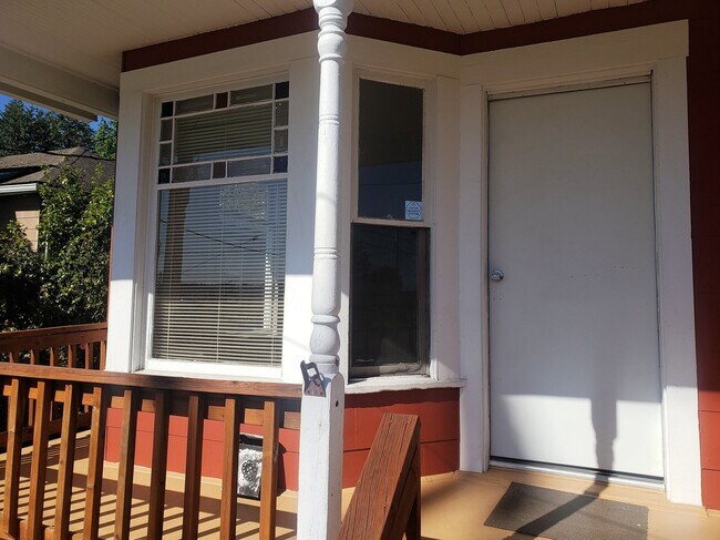 Photo - Vintage 1 bedroom home in the heart of Bre...