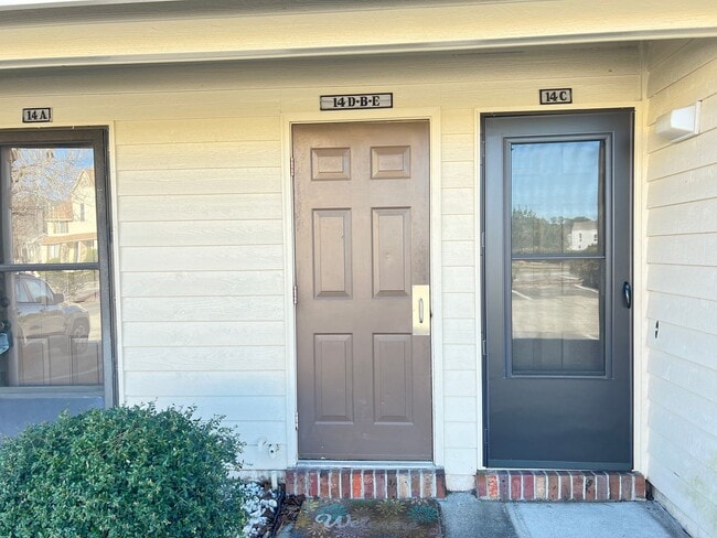 Building Photo - Come see this beautiful, furnished studio condo in the Fairwood Lakes section of Island Green. Av...