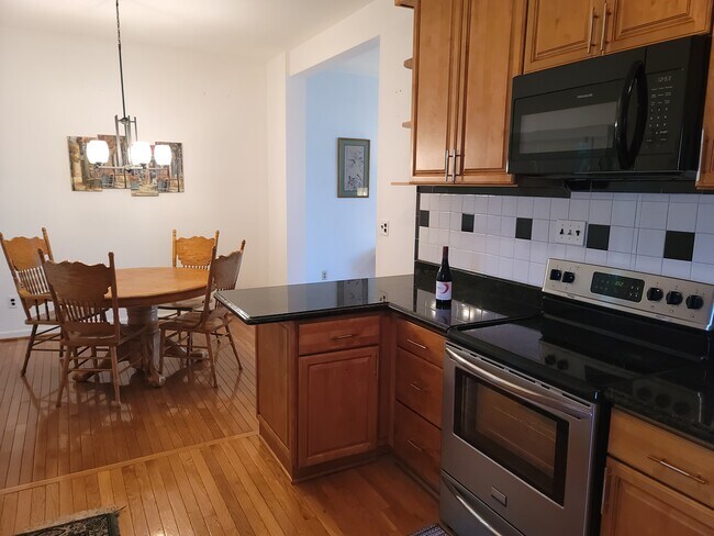 Building Photo - 5813 Mentana St