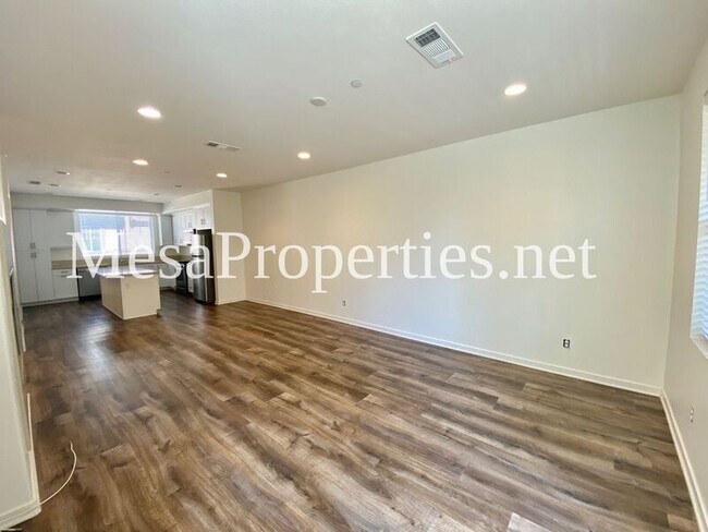 Building Photo - 715 S Azusa Ave