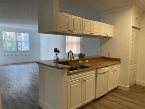 Building Photo - 17145 N Bay Rd