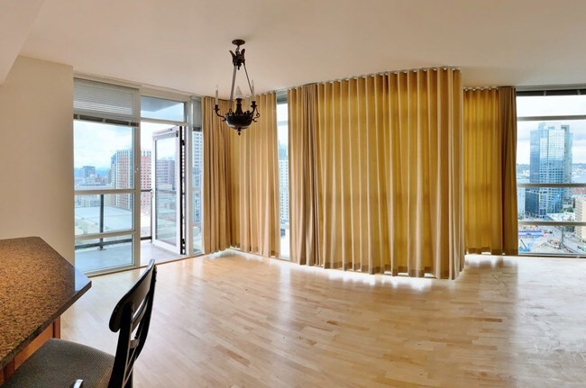 Building Photo - Condominium in Seattle