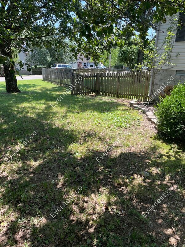 Building Photo - 1008 Heydel Cir