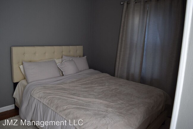 Building Photo - 2 br, 1.5 bath House - 1428 Pontiac Trail