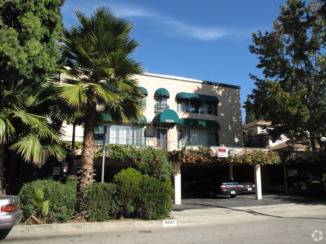 Sunset and Doheny 9031 Phyllis Ave West Hollywood, CA