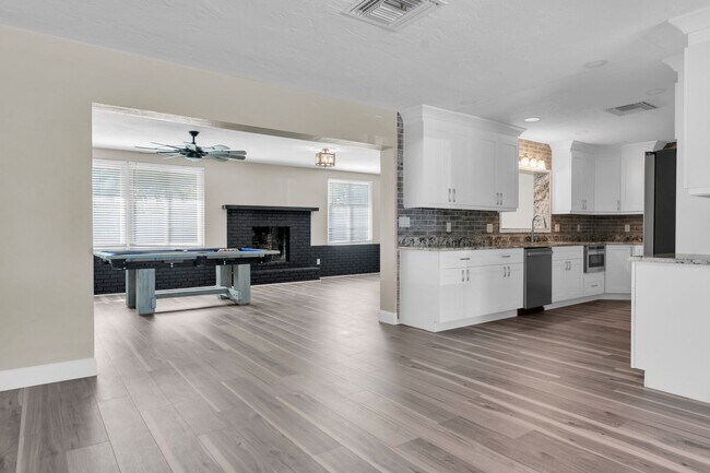 Foto del edificio - 4000 49th Ave S