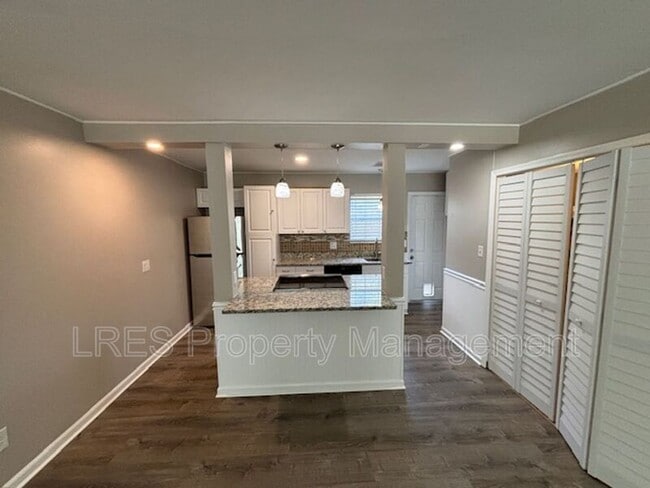 Foto del edificio - 517 Carambola Ave