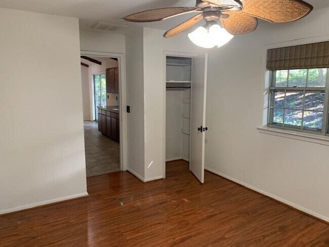 Building Photo - 4 BEDROOM HOME IN EAST FAYETTEVILLE! READY...
