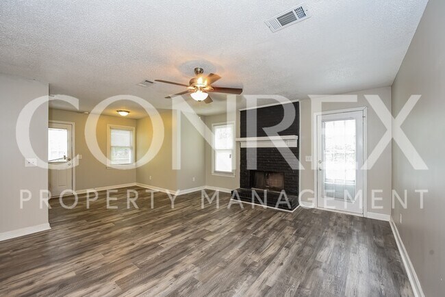 Foto del edificio - Lovely Three Bedroom, Two Bath Home!
