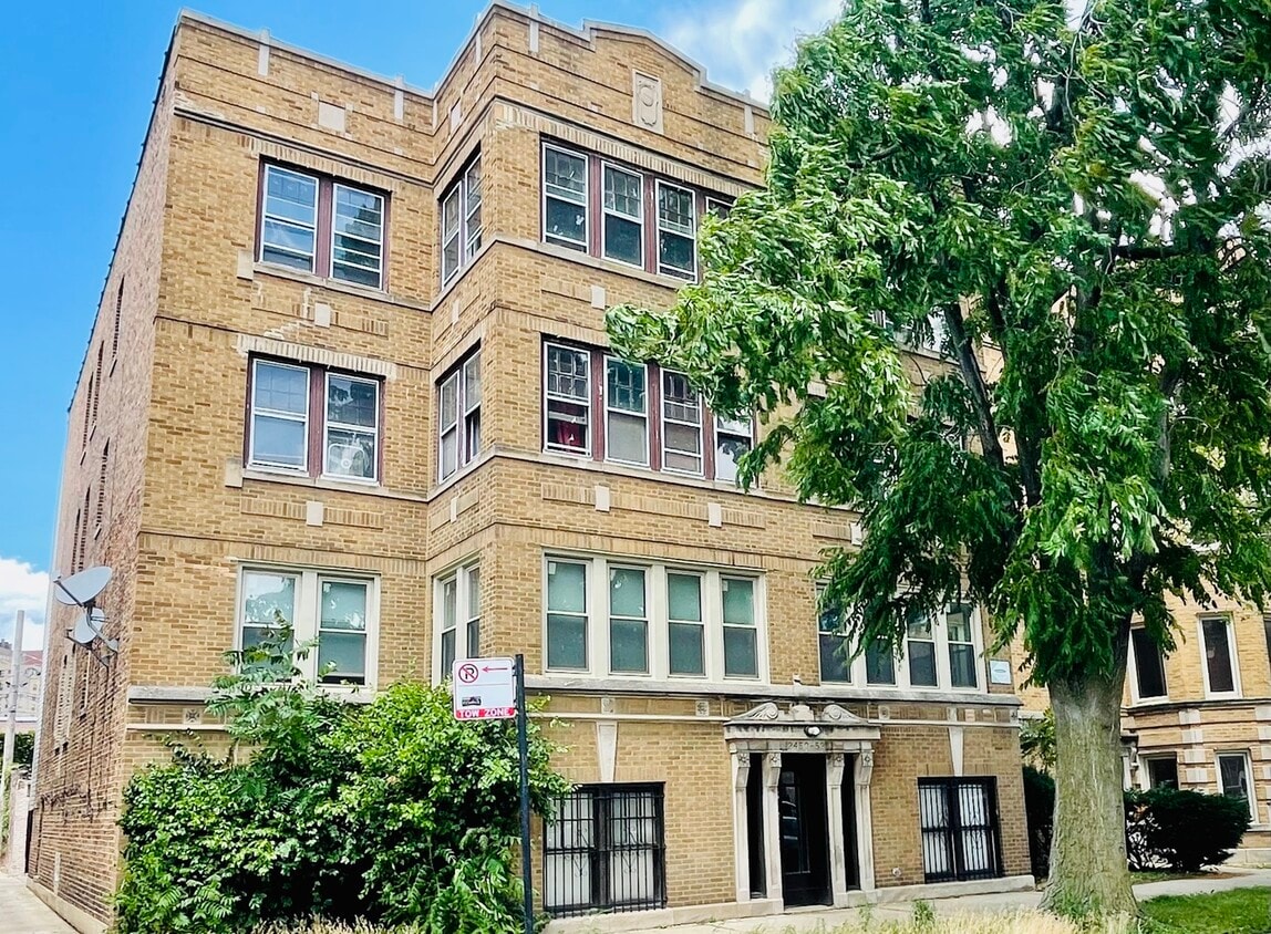 2450 E 72nd St, Chicago, IL 60649 House Rental in Chicago, IL
