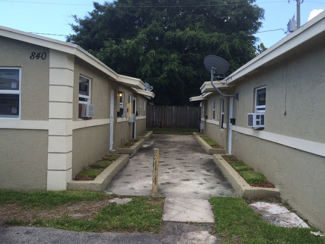 Foto principal - 840 NW 10th St