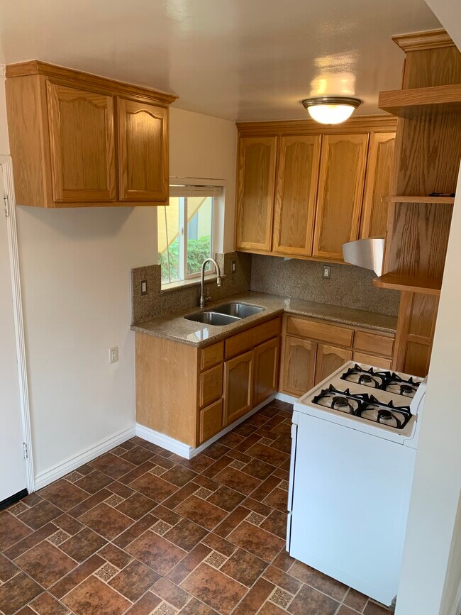 Kitchen - 1203 W Burbank Blvd