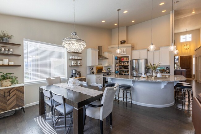 Building Photo - Gorgeous 5 Bedroom Home in The Farm