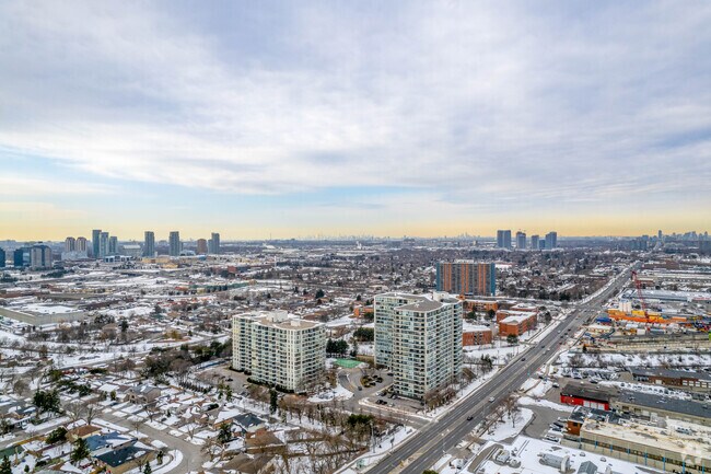 Photo aérienne - 4725 Sheppard Ave