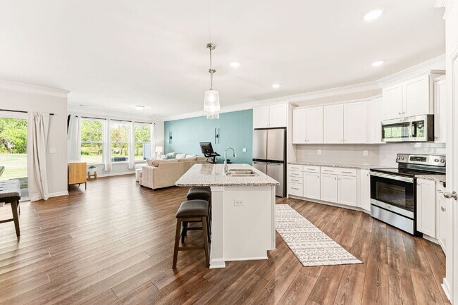 Foto del edificio - Sleek & Stylish 3 Bed, 2.5 Bath Townhome in Prime Location $2,100/mo rent