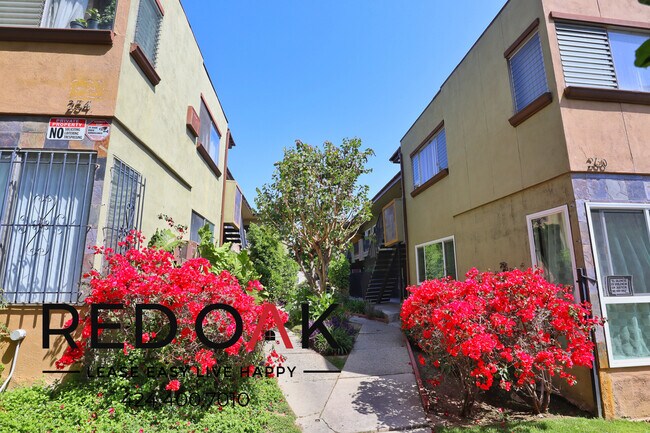 Building Photo - Cheerful One Bedroom with Spacious Rooms, ...