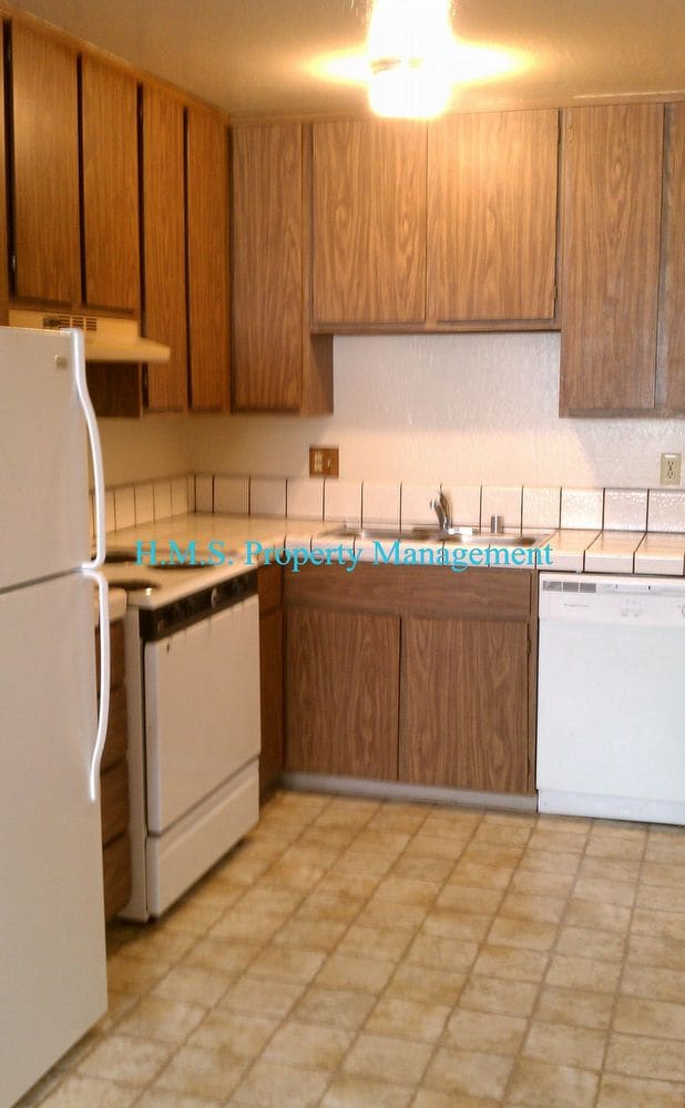 Foto del edificio - 16750 Barnell Ave