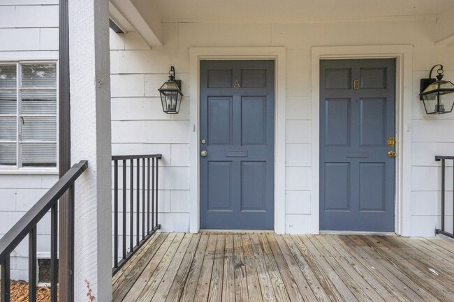 Foto del edificio - Charming 1BR Duplex in Jackson
