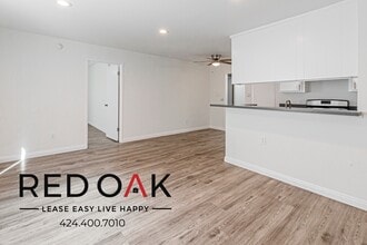 Building Photo - 14831 Delano St