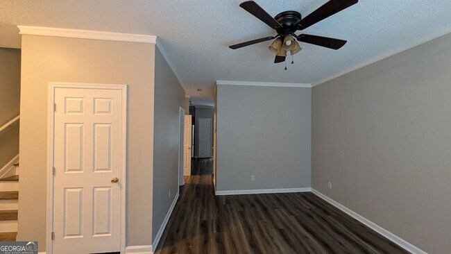 Building Photo - 370 Brentwood Dr