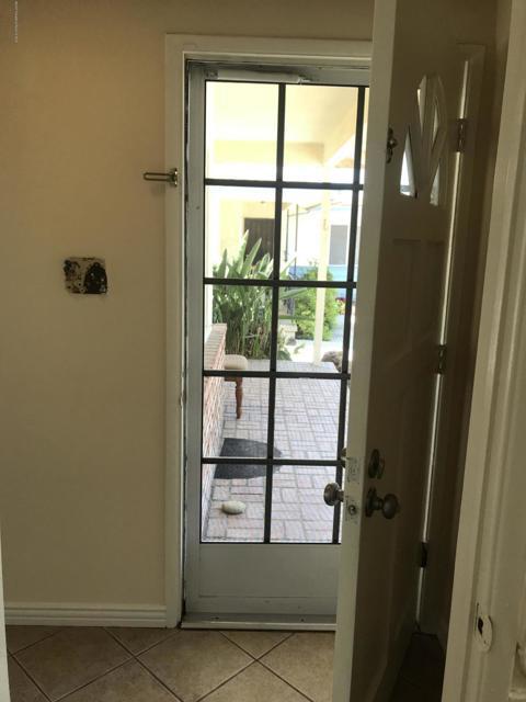 Foto del edificio - 840 E Florence Ave