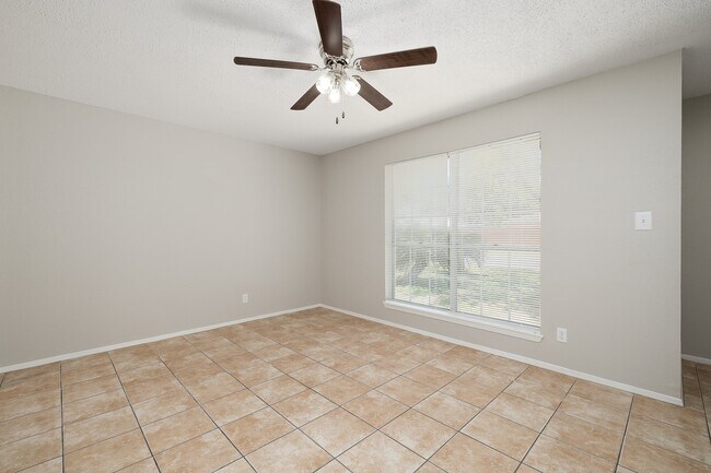 Living Room - 2920 N 26th St