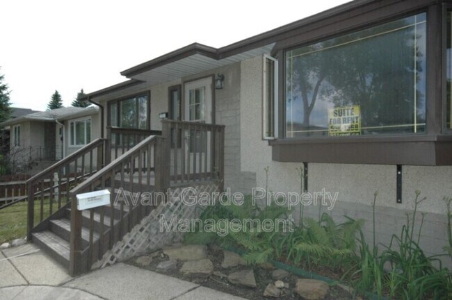 Photo du bâtiment - 8529-8583 83 Ave NW