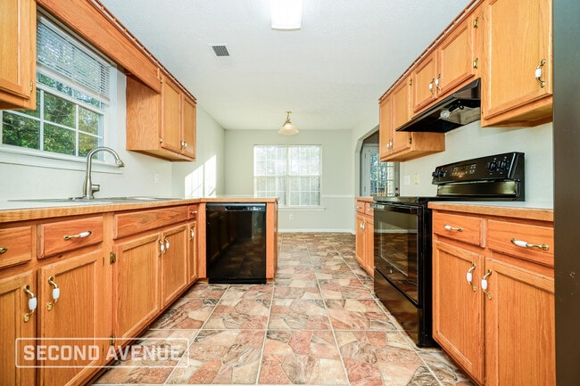 Building Photo - 75 Lark Rd