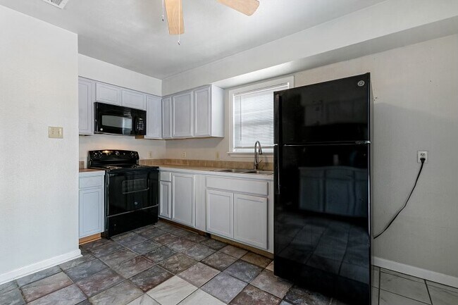 Foto del edificio - 164 Golden Meadow Dr
