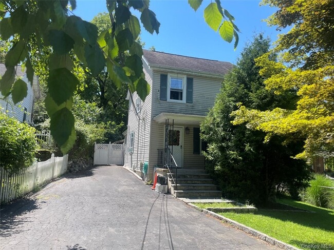 Building Photo - 16 Taxter Rd