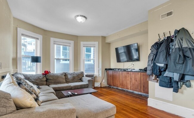 Building Photo - 176 Saint Alphonsus St