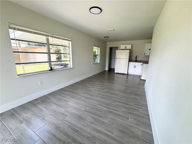 Foto del edificio - 561 Wood Ave
