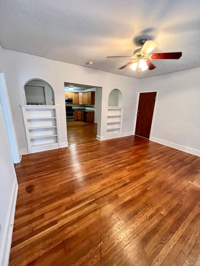 Interior Photo - 1106 West Franklin St