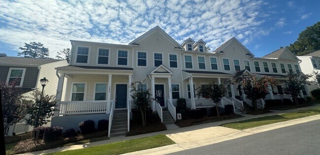 Building Photo - Two-Bedroom Townhome Near Main Street Moor...