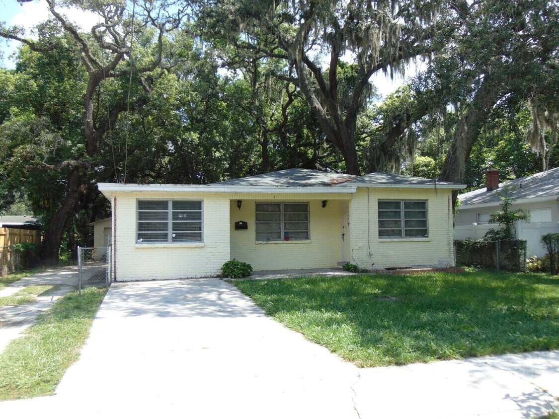 Foto principal - Charming 3 Bed, 1 Bath Rental in Tampa, FL...