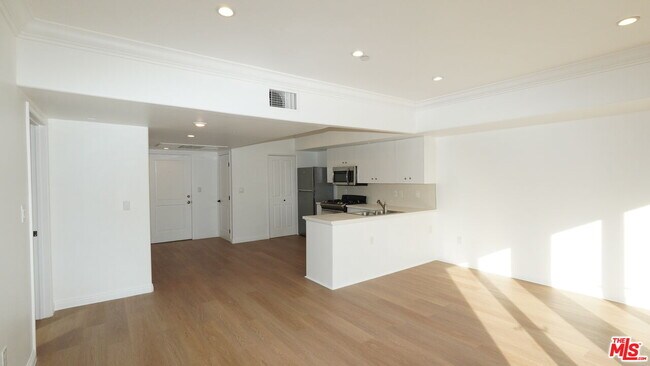Foto del edificio - 930 S Robertson Blvd