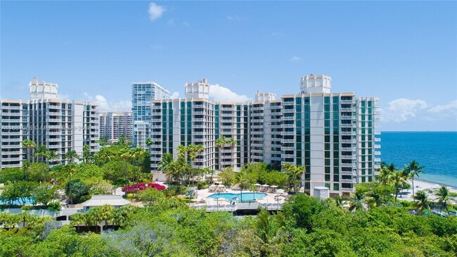Building Photo - 1121 Crandon Blvd