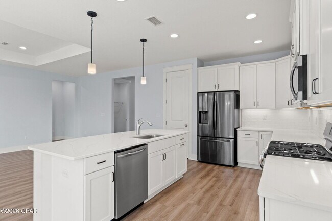 Building Photo - 300 Foxtail Wy