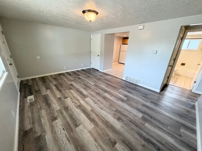 Building Photo - 1627 S 740 E