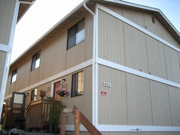 Building Photo - Chestnut Court South