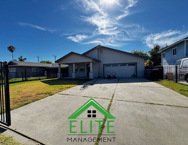 Foto del edificio - Charming and Spacious Home in North Sacram...