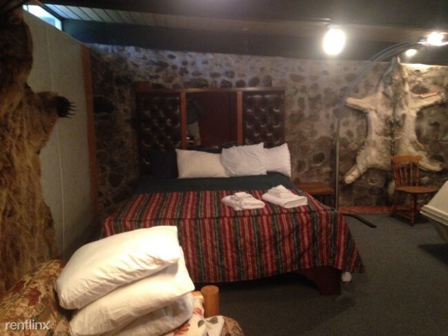 Foto del edificio - 5 br, 2.5 bath House - 411 Main St E