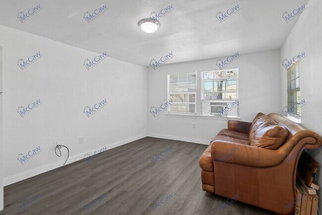 Building Photo - Spacious 2/1 Mobile Home in Denison!